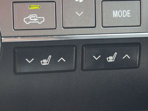 Used 2019 Toyota Tundra Limited w/ Limited Premium Package AWD/4WD image 7