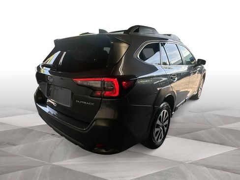Used 2024 Subaru Outback Premium AWD/4WD image 8