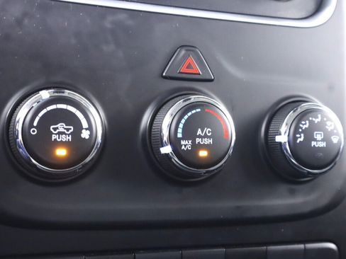 Used 2023 RAM 1500 Classic SLT AWD/4WD image 24