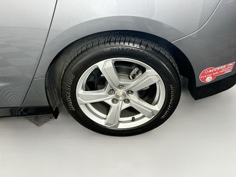 Used 2018 Chevrolet Volt LT w/ Comfort Package FWD image 11