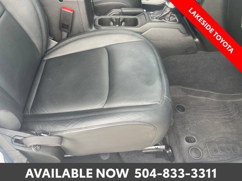 Used 2023 Jeep Wrangler Unlimited Sahara AWD/4WD image 16