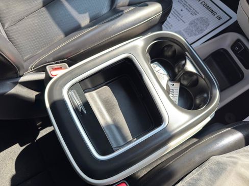 Used 2023 Chrysler Pacifica Touring-L FWD image 58
