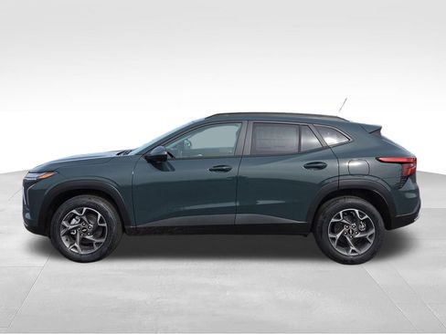 New 2026 Chevrolet Trax LT w/ LT Convenience Package FWD image 2