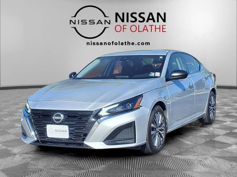 Used 2024 Nissan Altima 2.5 SV FWD image 1