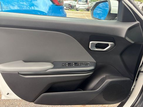 Used 2025 Kia K4 LXS FWD image 30