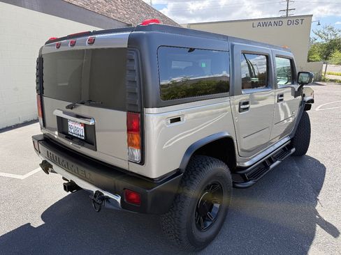 Used 2004 HUMMER H2 w/ Preferred Equipment Group AWD/4WD image 9