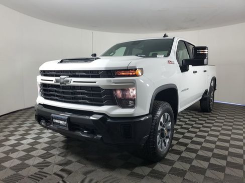 New 2026 Chevrolet Silverado 2500 Custom w/ Z71 Off-Road Package image 8