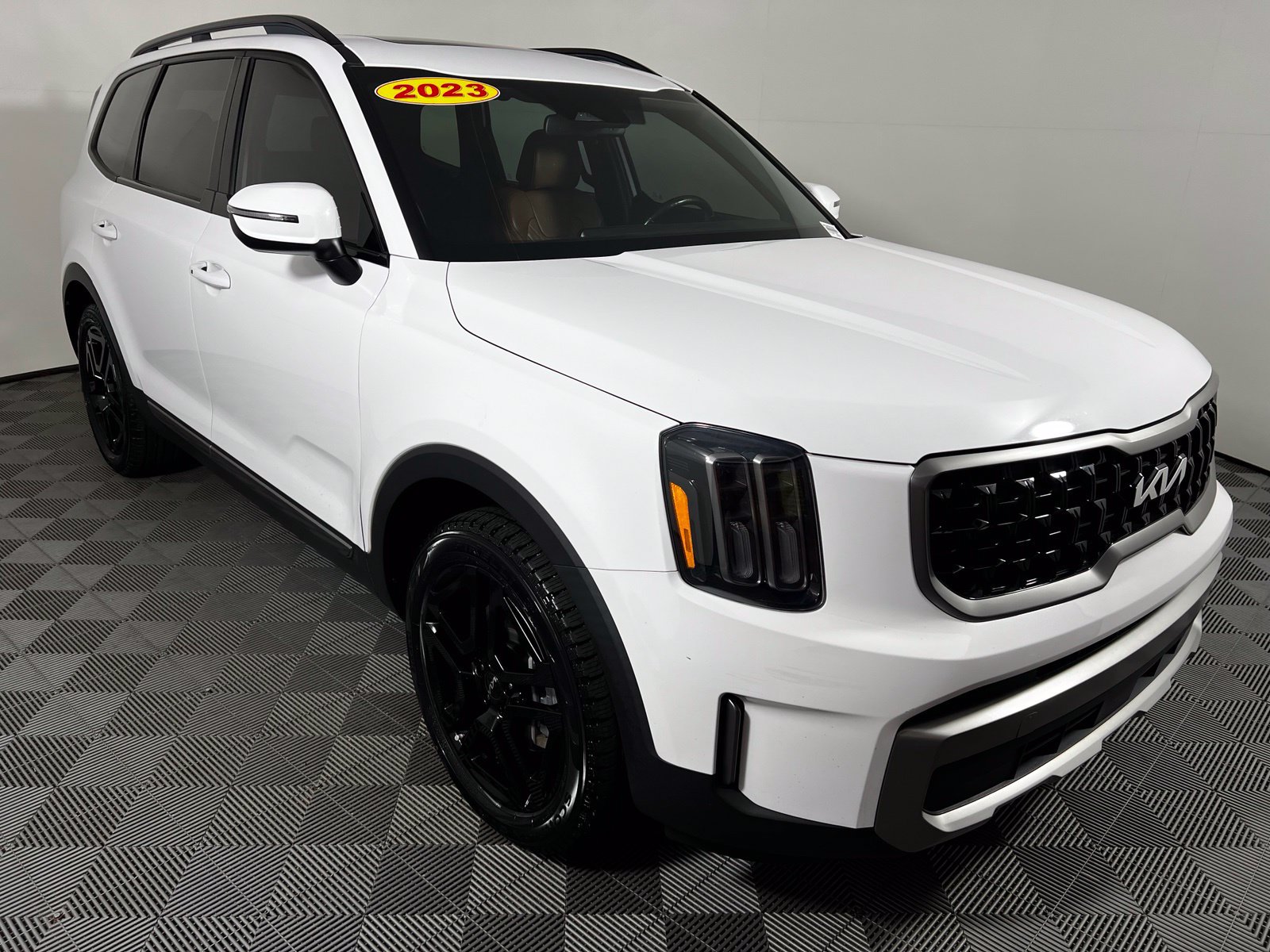 Used 2023 Kia Telluride EX X-Line AWD/4WD image 3