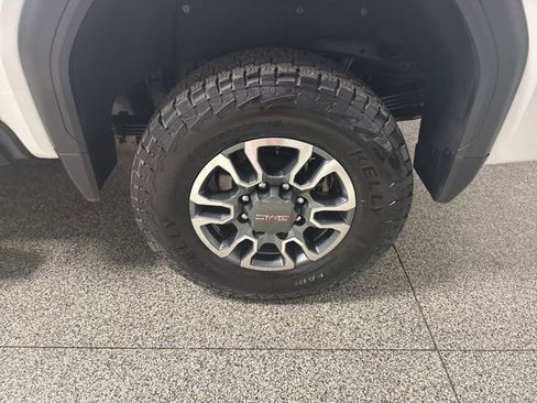 Used 2023 GMC Sierra 2500 SLT w/ SLT Convenience Package image 12