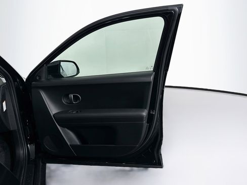 Used 2025 Hyundai Ioniq 5 SE RWD image 29