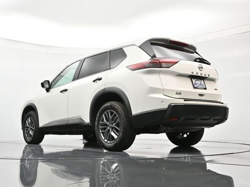 Used 2024 Nissan Rogue S image 41