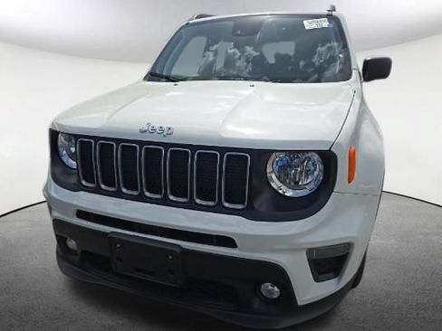 Used 2022 Jeep Renegade Latitude AWD/4WD image 2