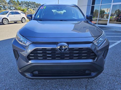 Used 2021 Toyota RAV4 LE image 7