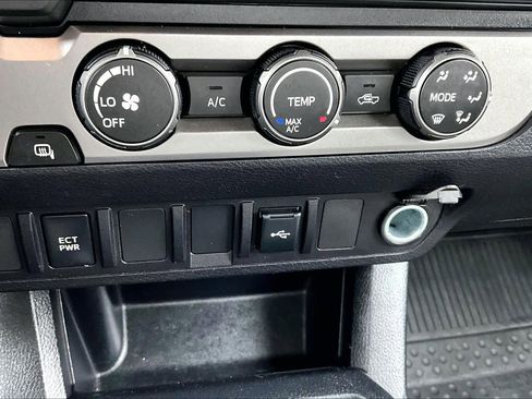 Used 2020 Toyota Tacoma SR w/ SR Convenience Package image 32