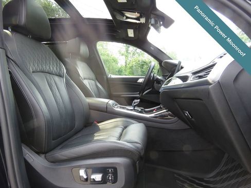 Used 2022 BMW X7 M50i w/ Dynamic Handling Package AWD/4WD image 13
