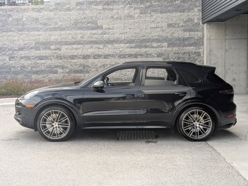 Certified 2023 Porsche Cayenne Turbo AWD/4WD image 2