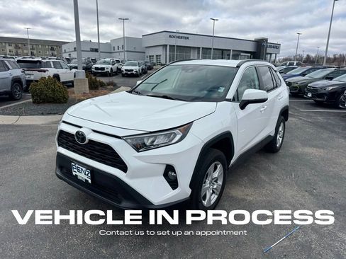 Used 2020 Toyota RAV4 XLE w/ XLE Grade Weather Package image 7