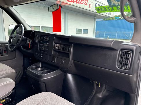 Used 2015 GMC Savana 2500 RWD image 21