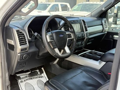 Used 2017 Ford F250 Lariat w/ Lariat Ultimate Package AWD/4WD image 16