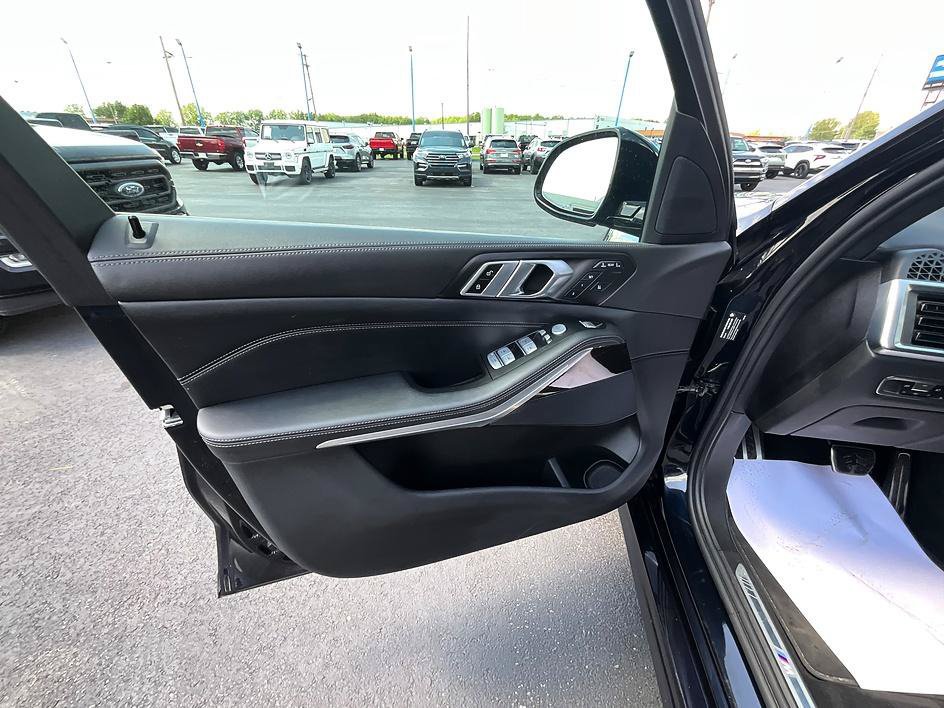 Used 2023 BMW X7 xDrive40i w/ M Sport Package AWD/4WD image 13