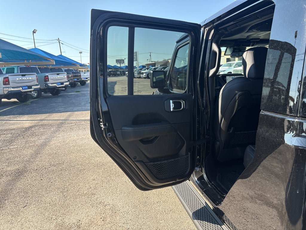 New 2025 Jeep Gladiator Sport AWD/4WD image 12