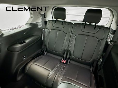 Used 2023 Jeep Grand Cherokee L Limited w/ Luxury Tech Group II AWD/4WD image 32