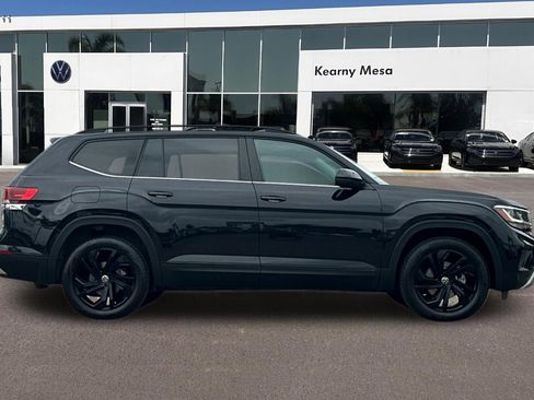 Used 2023 Volkswagen Atlas SE w/ Black Wheel Package FWD image 3