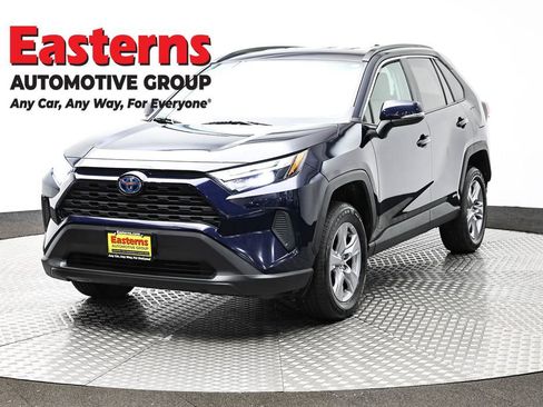 Used 2022 Toyota RAV4 XLE AWD/4WD image 1