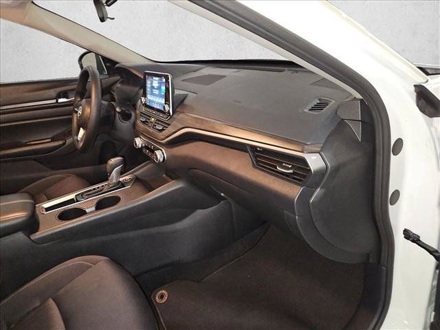 Used 2025 Nissan Altima 2.5 SV FWD image 24