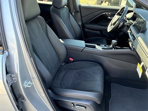 Certified 2025 Acura ADX A-Spec image 35