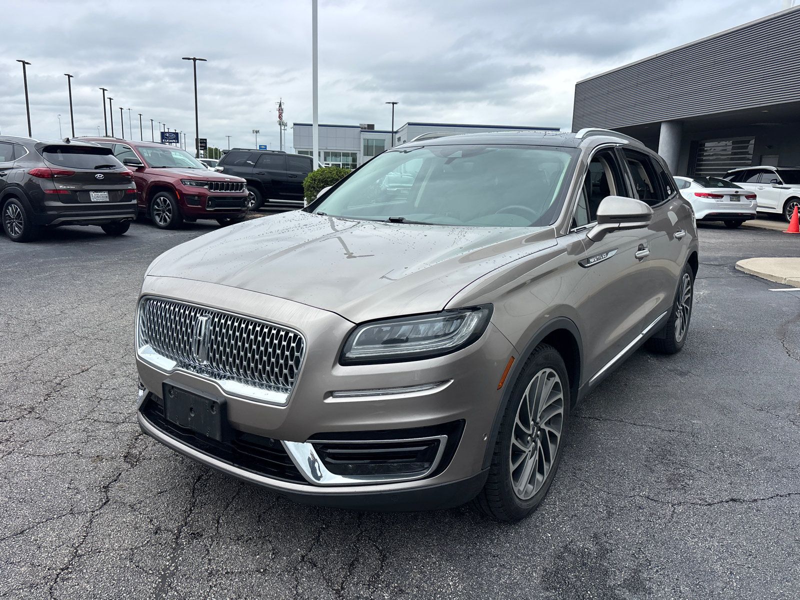 Used 2019 Lincoln Nautilus Reserve AWD/4WD image 3
