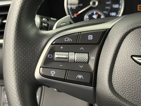 Used 2025 Genesis G70 2.5T image 20