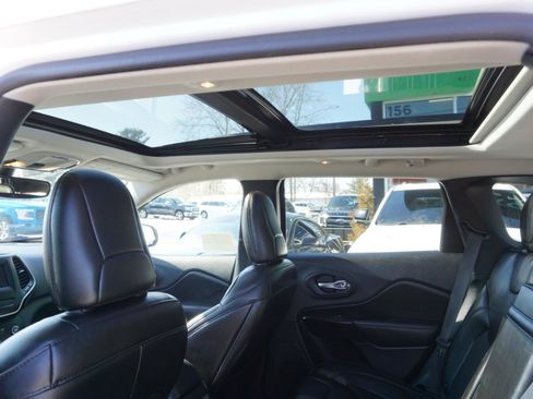 Used 2019 Jeep Cherokee Latitude Plus image 13