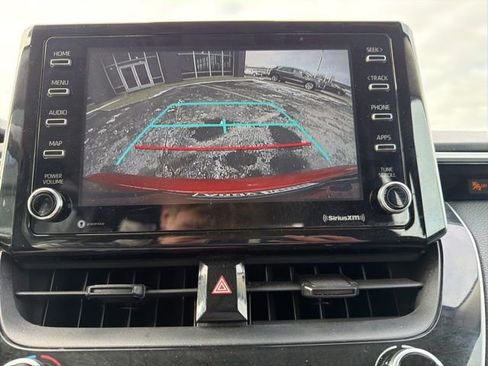 Used 2021 Toyota Corolla LE image 21