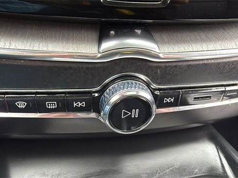 Certified 2025 Volvo XC60 B5 Plus image 20