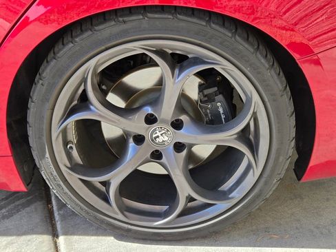 Used 2018 Alfa Romeo Giulia Ti Sport w/ Quick Order Package 22U Sport RWD image 5