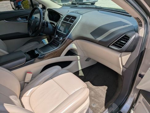 Used 2018 Lincoln MKX Reserve w/ Cargo Utility Package FWD image 13
