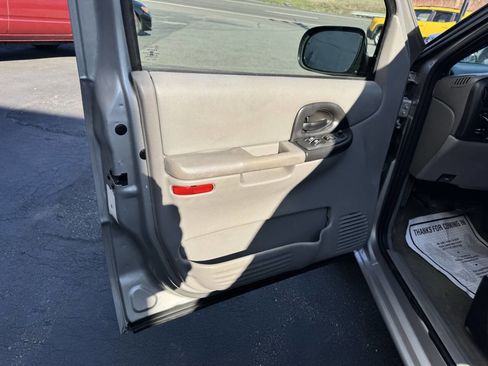 Used 2005 Chevrolet Venture LS w/ Easy Order Package image 19