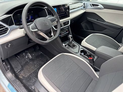 New 2026 Volkswagen Taos SE FWD image 10