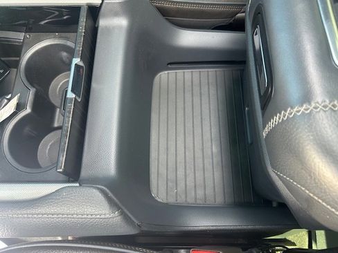 Used 2021 GMC Yukon Denali w/ Advanced Technology Package image 18