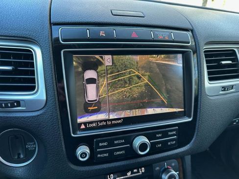 Used 2015 Volkswagen Touareg VR6 image 31