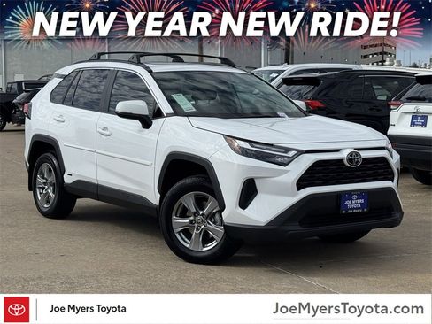 Used 2025 Toyota RAV4 XLE image 1