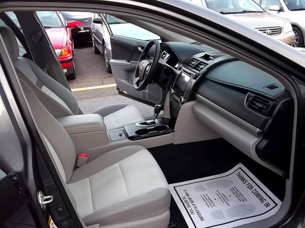 Used 2014 Toyota Camry LE FWD image 11