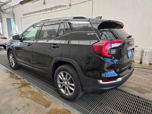 Used 2024 GMC Terrain SLT image 3