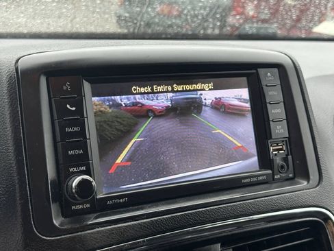 Used 2019 Dodge Grand Caravan SE FWD image 16