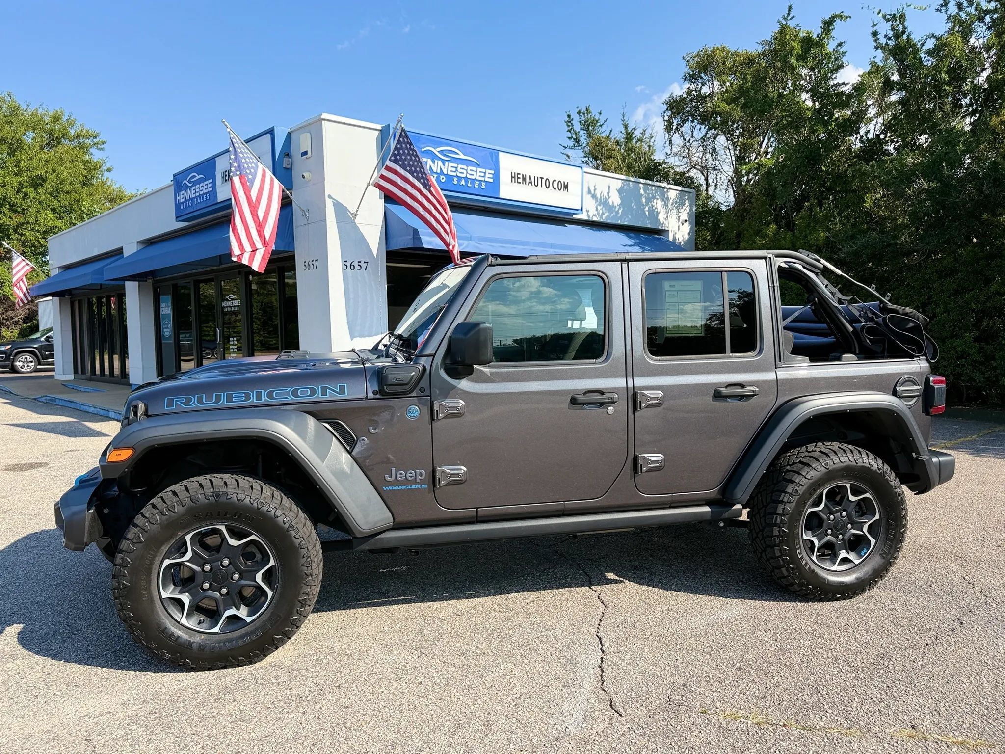 Used 2023 Jeep Wrangler Unlimited Rubicon 4xe w/ Cold Weather Group AWD/4WD image 15