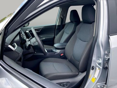 Used 2025 Toyota RAV4 XLE w/ Convenience Package FWD image 7