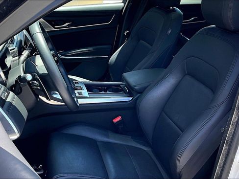 Used 2023 Jaguar XF SE RWD image 25