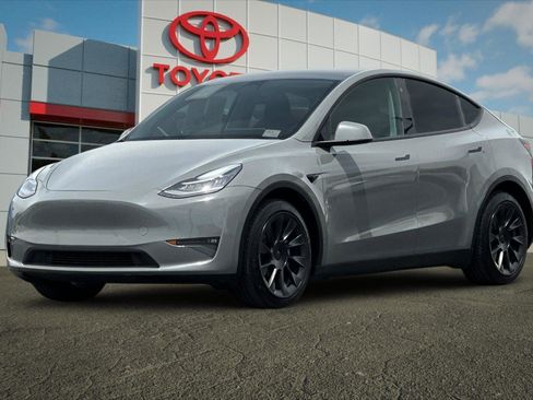 Used 2021 Tesla Model Y Long Range AWD/4WD image 7