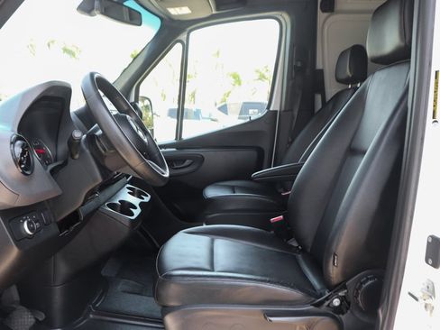 Used 2025 Mercedes-Benz Sprinter 2500 image 21